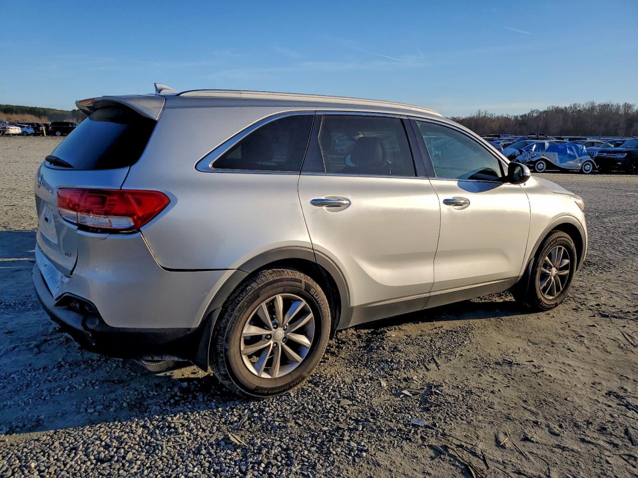 2016 KIA SORENTO LX photo 3