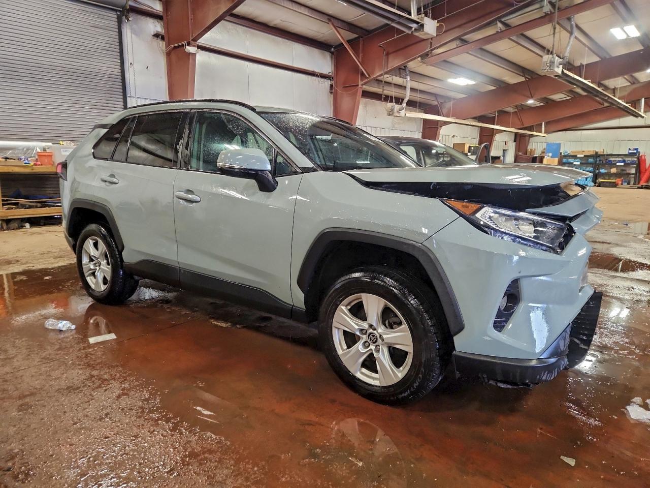 2021 TOYOTA RAV4 XLE photo 7