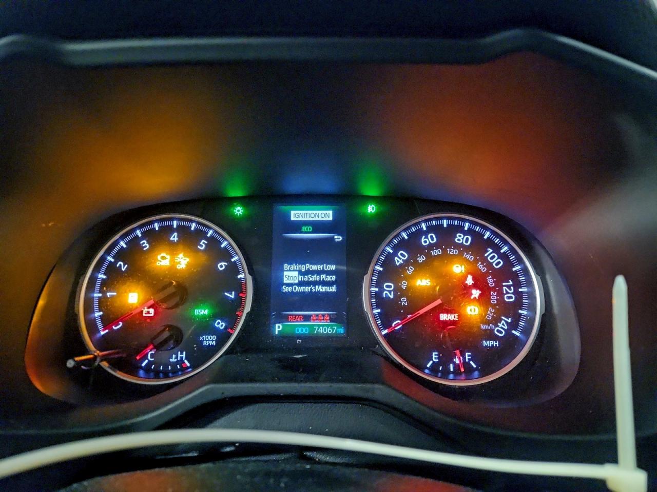 2021 TOYOTA RAV4 XLE photo 17