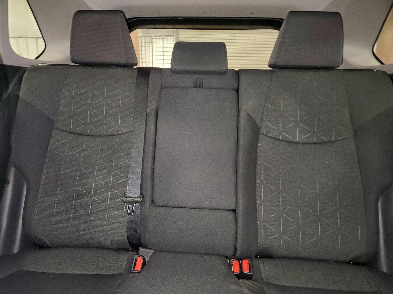 2021 TOYOTA RAV4 XLE photo 19
