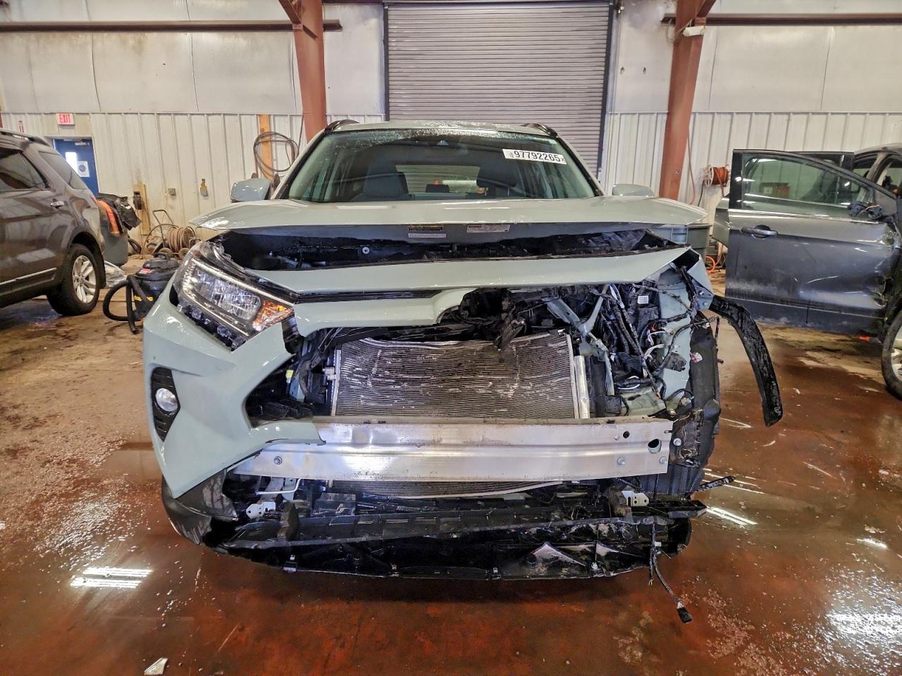 2021 TOYOTA RAV4 XLE photo 9