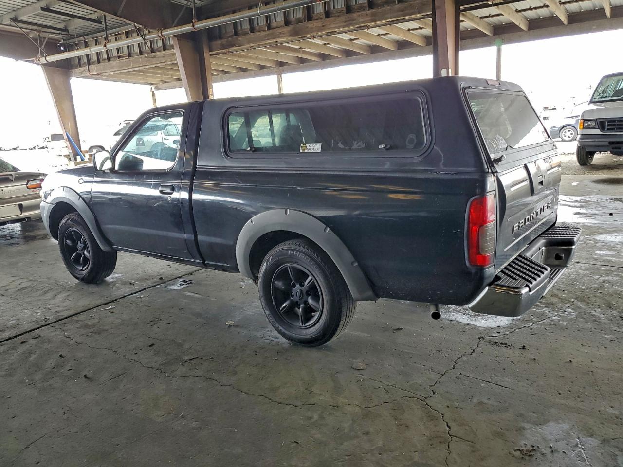 2001 NISSAN FRONTIER XE photo 2
