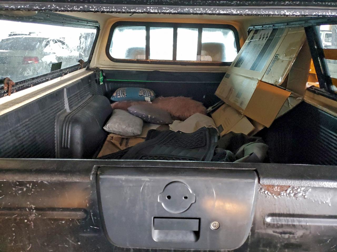 2001 NISSAN FRONTIER XE photo 10
