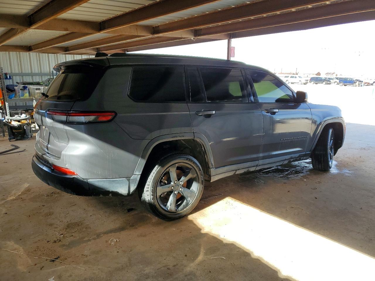 2024 JEEP GRAND CHEROKEE L LAREDO photo 3