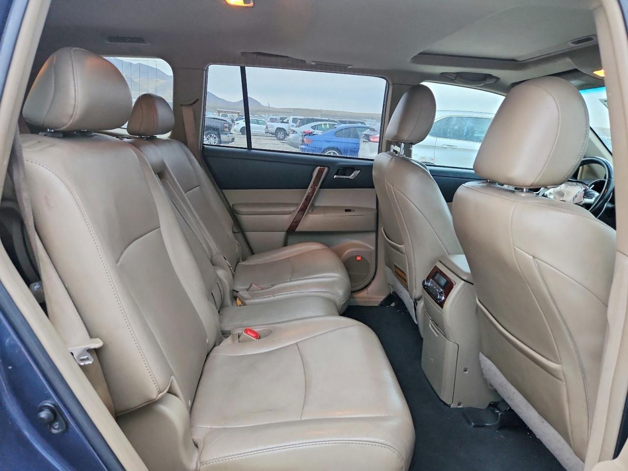 2011 TOYOTA HIGHLANDER LIMITED photo 11