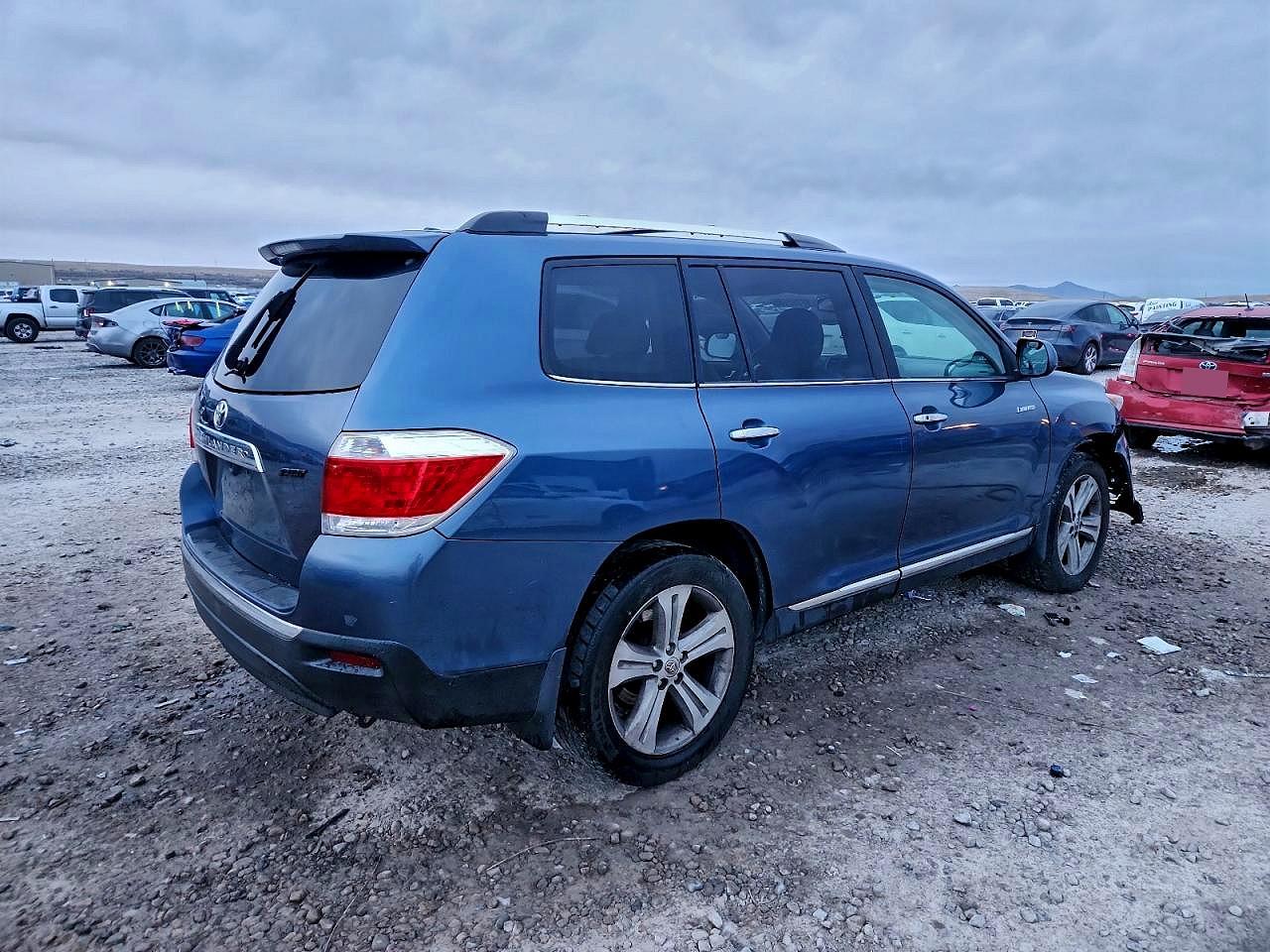 2011 TOYOTA HIGHLANDER LIMITED photo 3