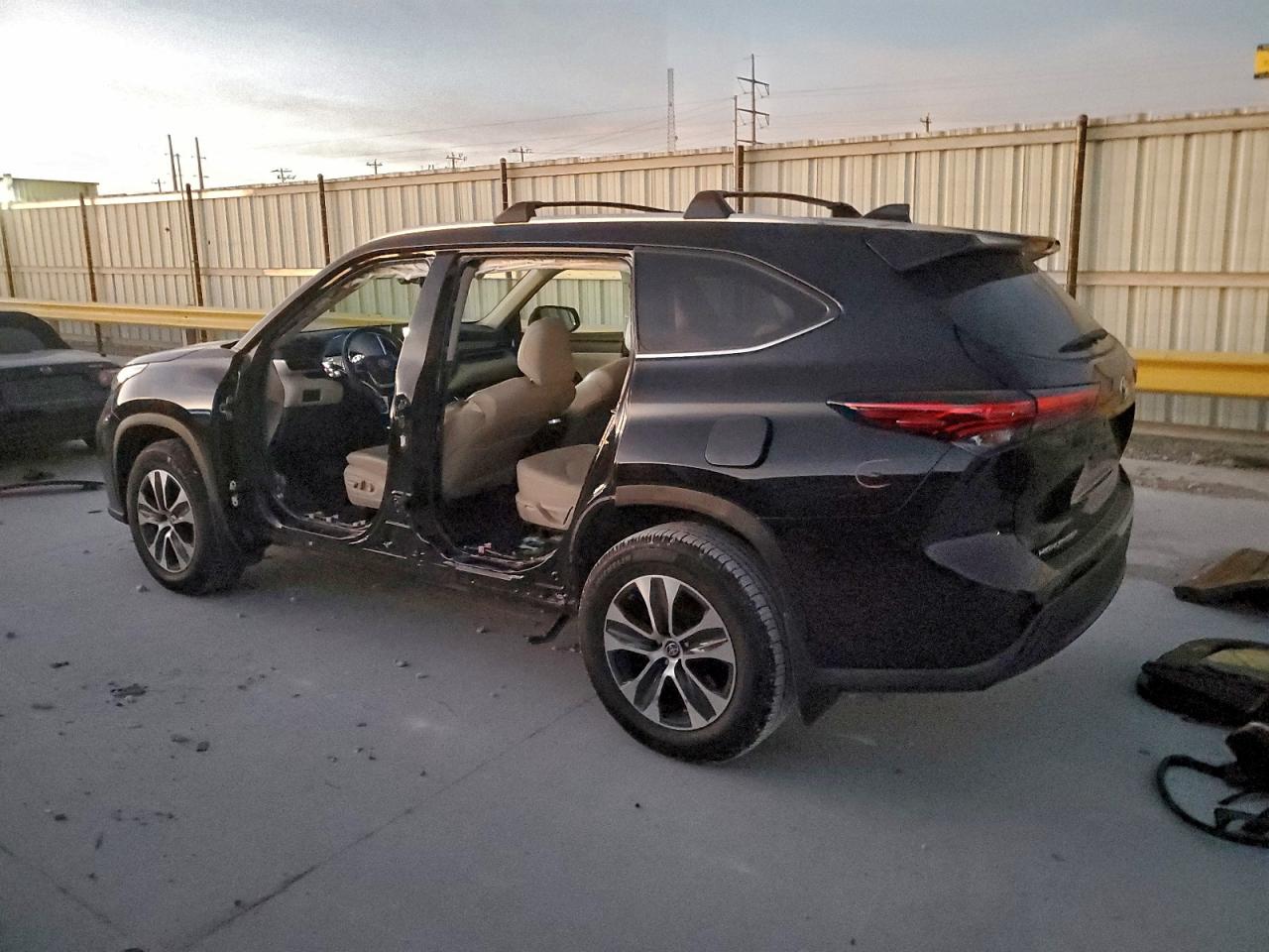 2023 TOYOTA HIGHLANDER HYBRID XLE photo 2