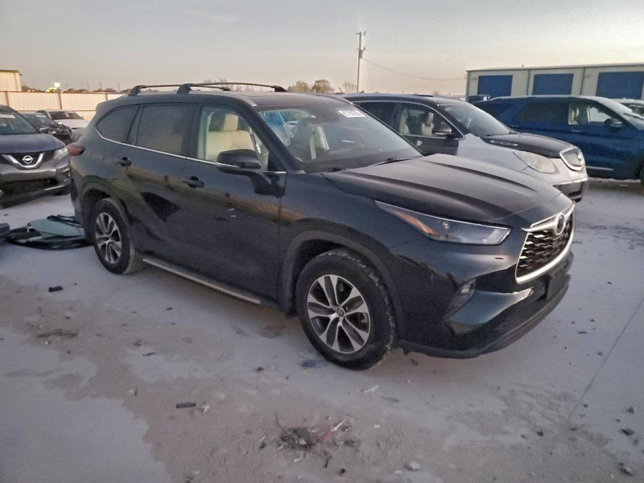 2023 TOYOTA HIGHLANDER HYBRID XLE photo 4