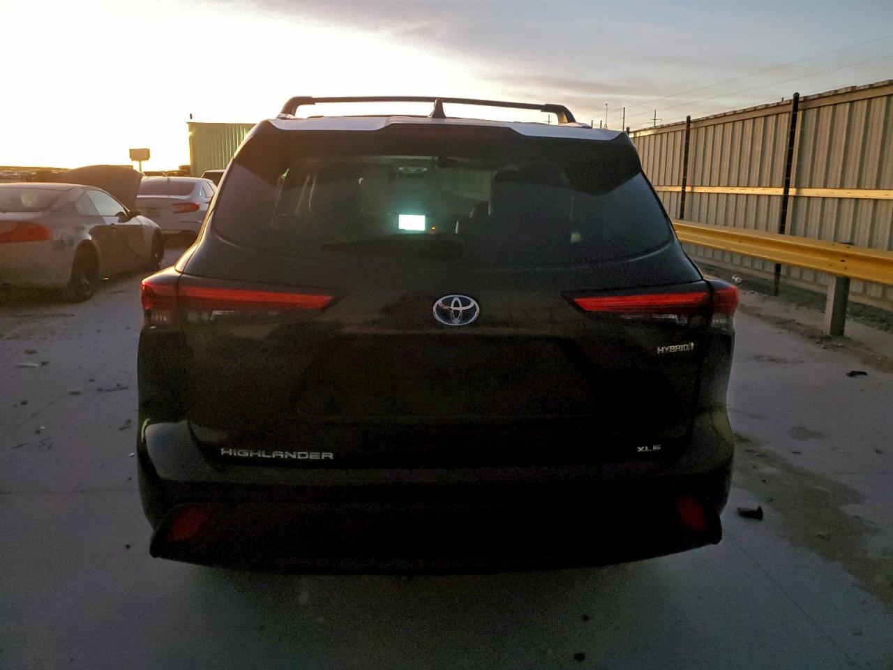2023 TOYOTA HIGHLANDER HYBRID XLE photo 6