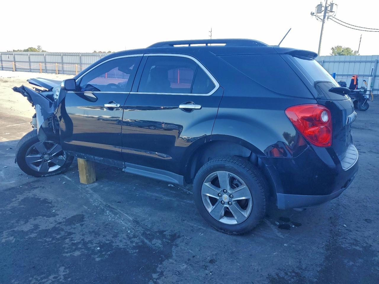 2015 CHEVROLET EQUINOX LT photo 2