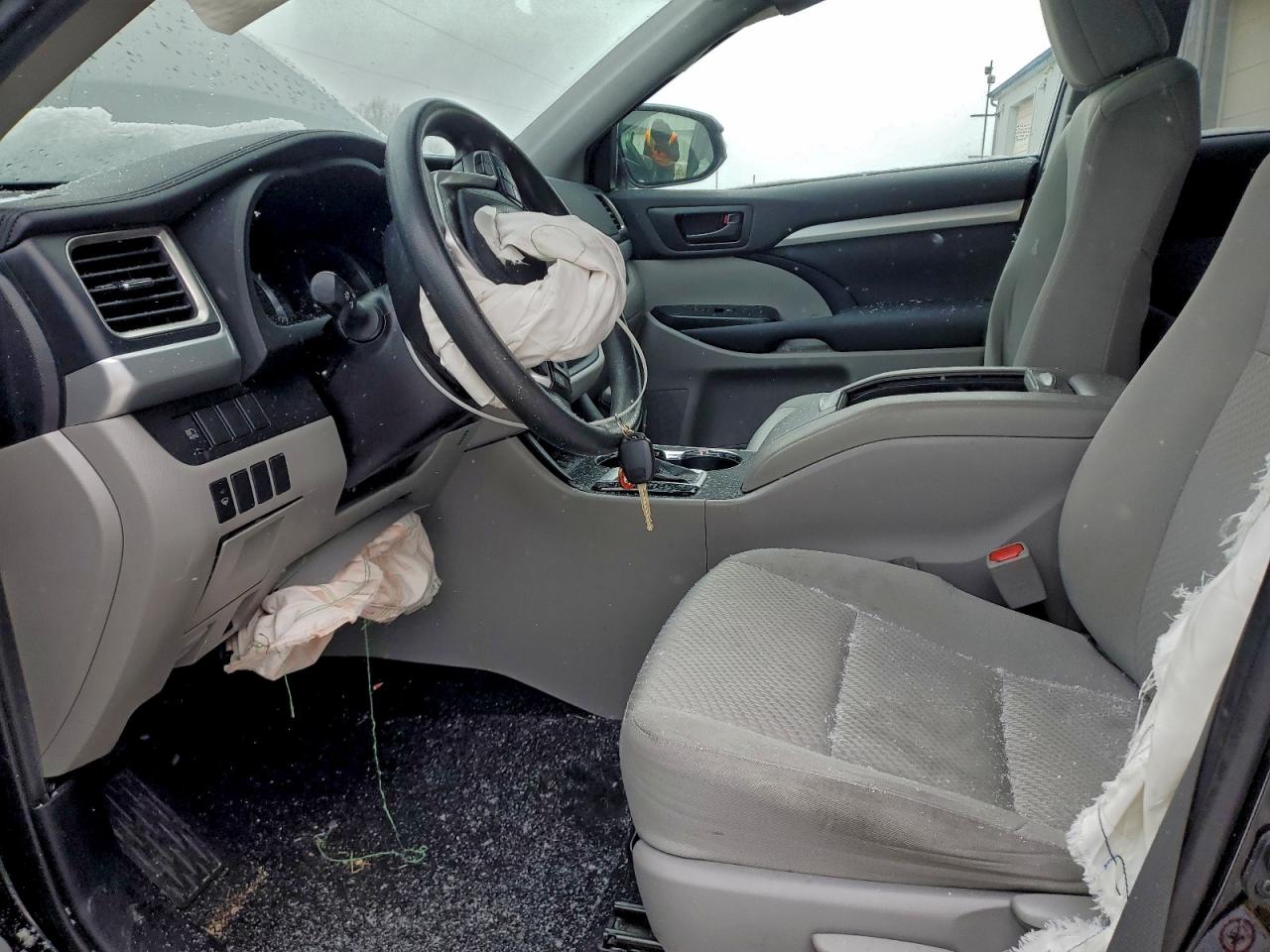 2019 TOYOTA HIGHLANDER LE photo 13