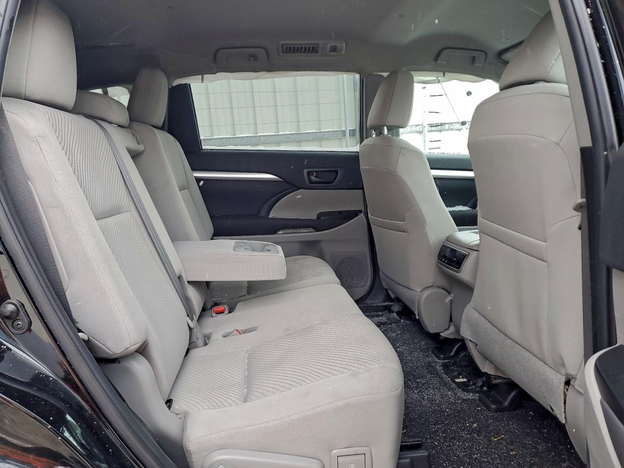 2019 TOYOTA HIGHLANDER LE photo 21