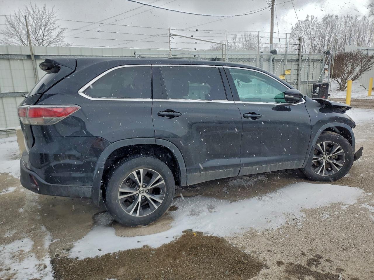 2019 TOYOTA HIGHLANDER LE photo 5