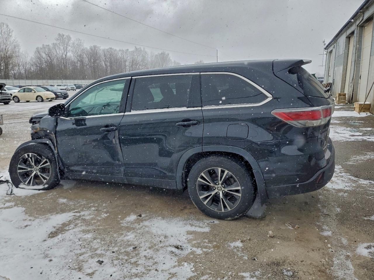 2019 TOYOTA HIGHLANDER LE photo 3