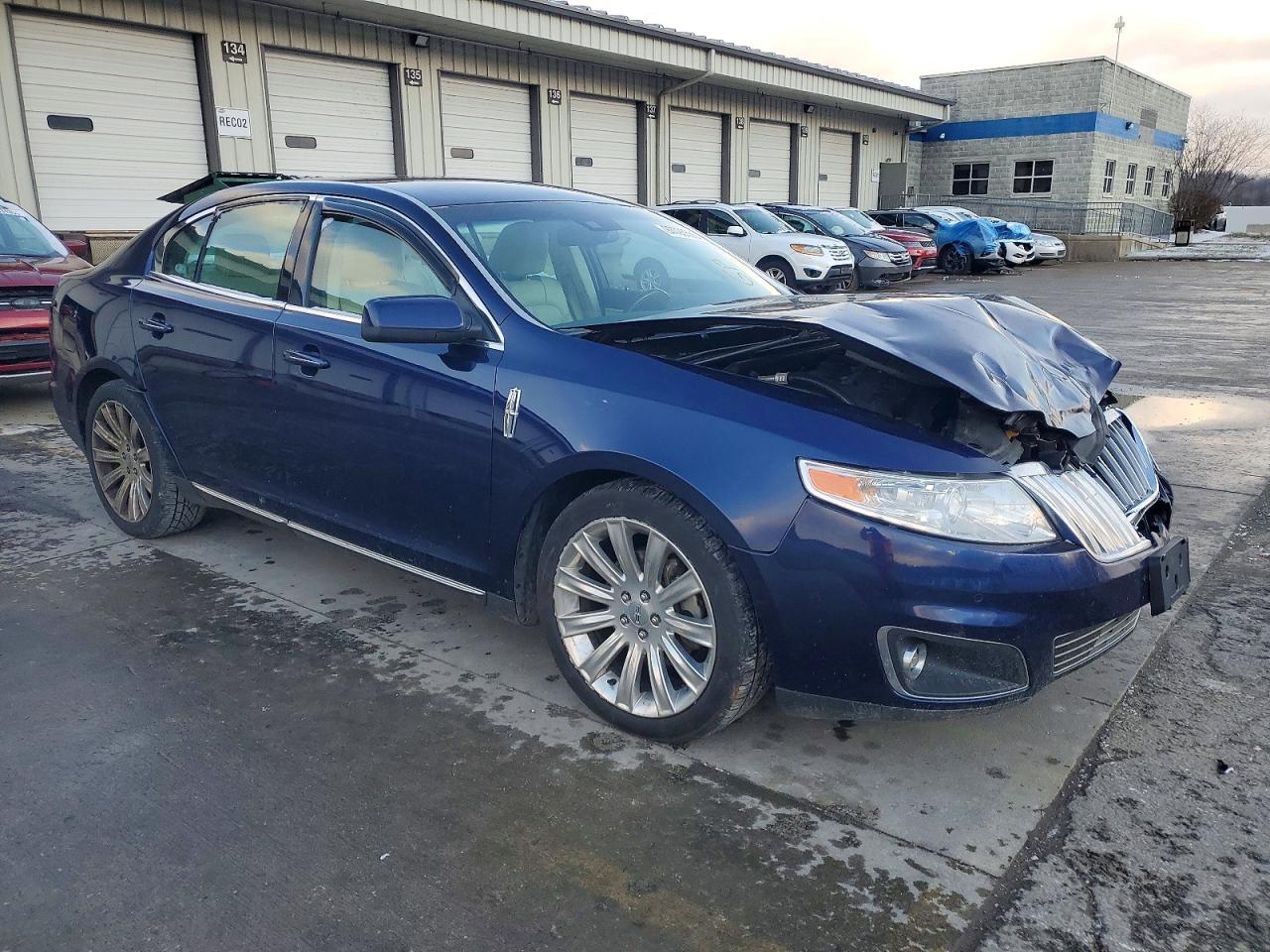 2011 LINCOLN MKS photo 4