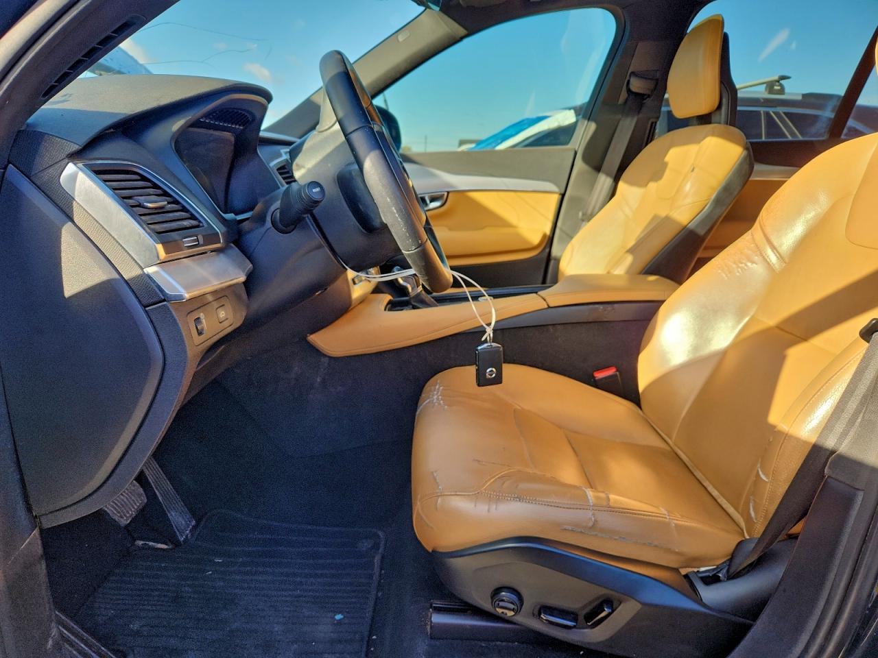 2016 VOLVO XC90 T6 photo 7