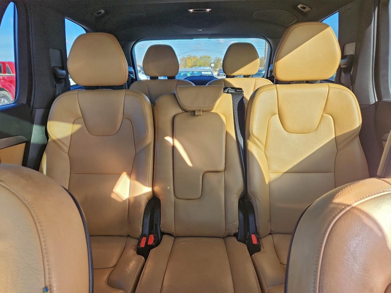 2016 VOLVO XC90 T6 photo 10