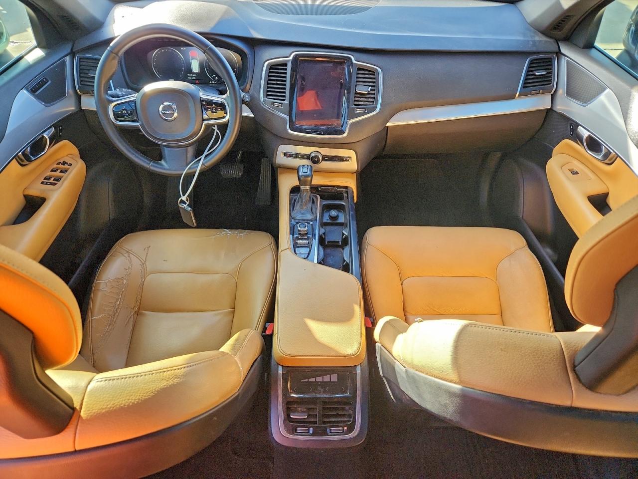 2016 VOLVO XC90 T6 photo 8