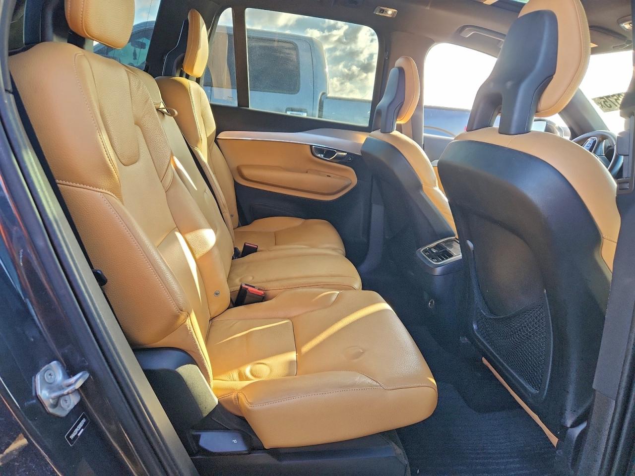 2016 VOLVO XC90 T6 photo 11