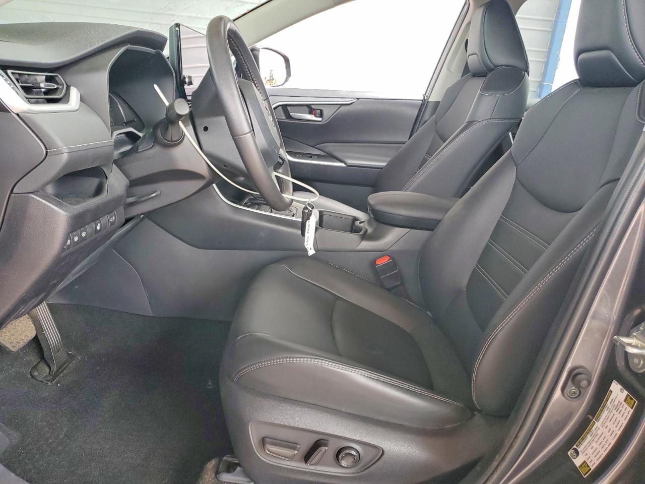 2024 TOYOTA RAV4 XLE PREMIUM photo 7