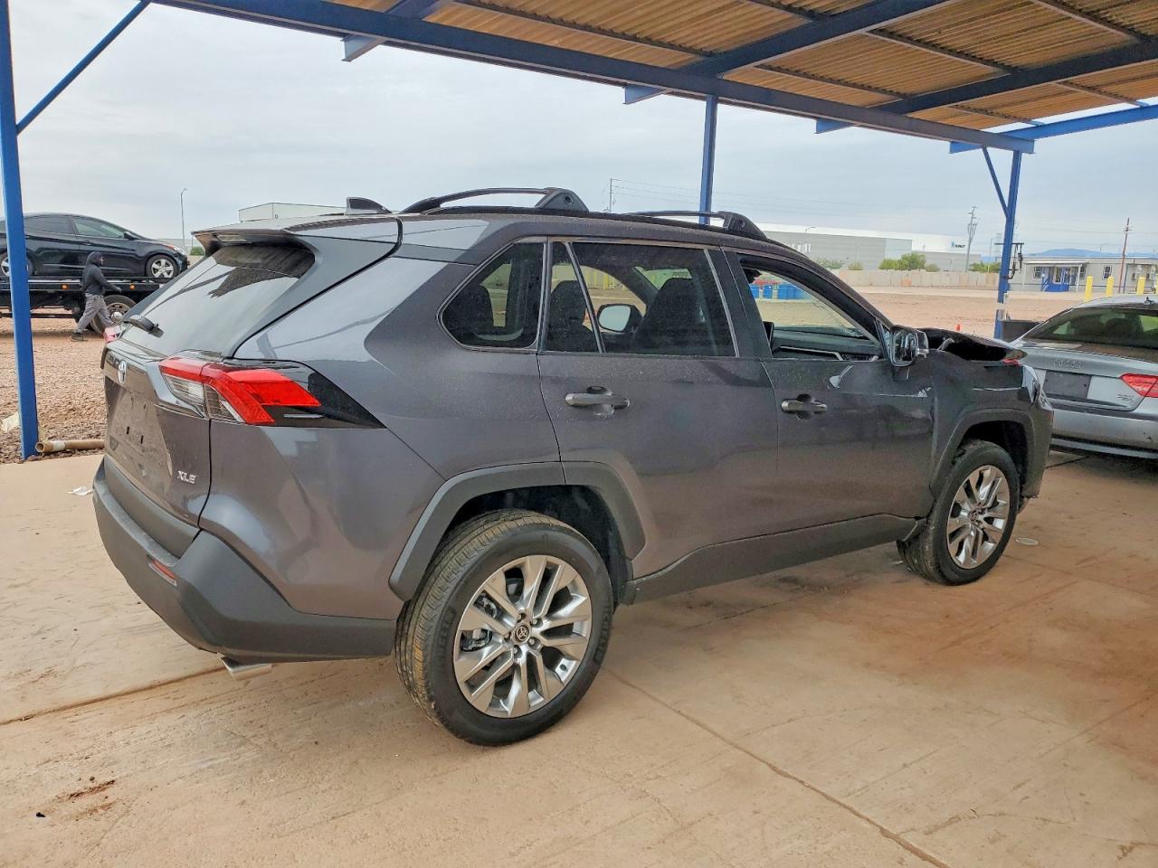 2024 TOYOTA RAV4 XLE PREMIUM photo 3