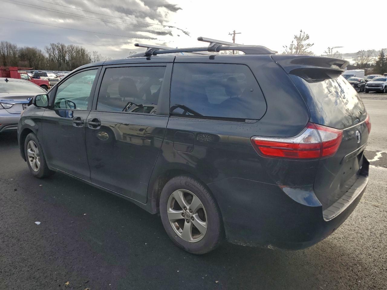 2015 TOYOTA SIENNA LE photo 2