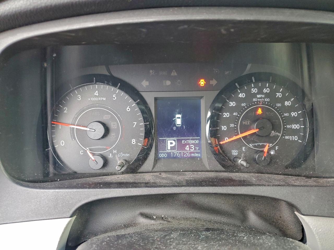 2015 TOYOTA SIENNA LE photo 9