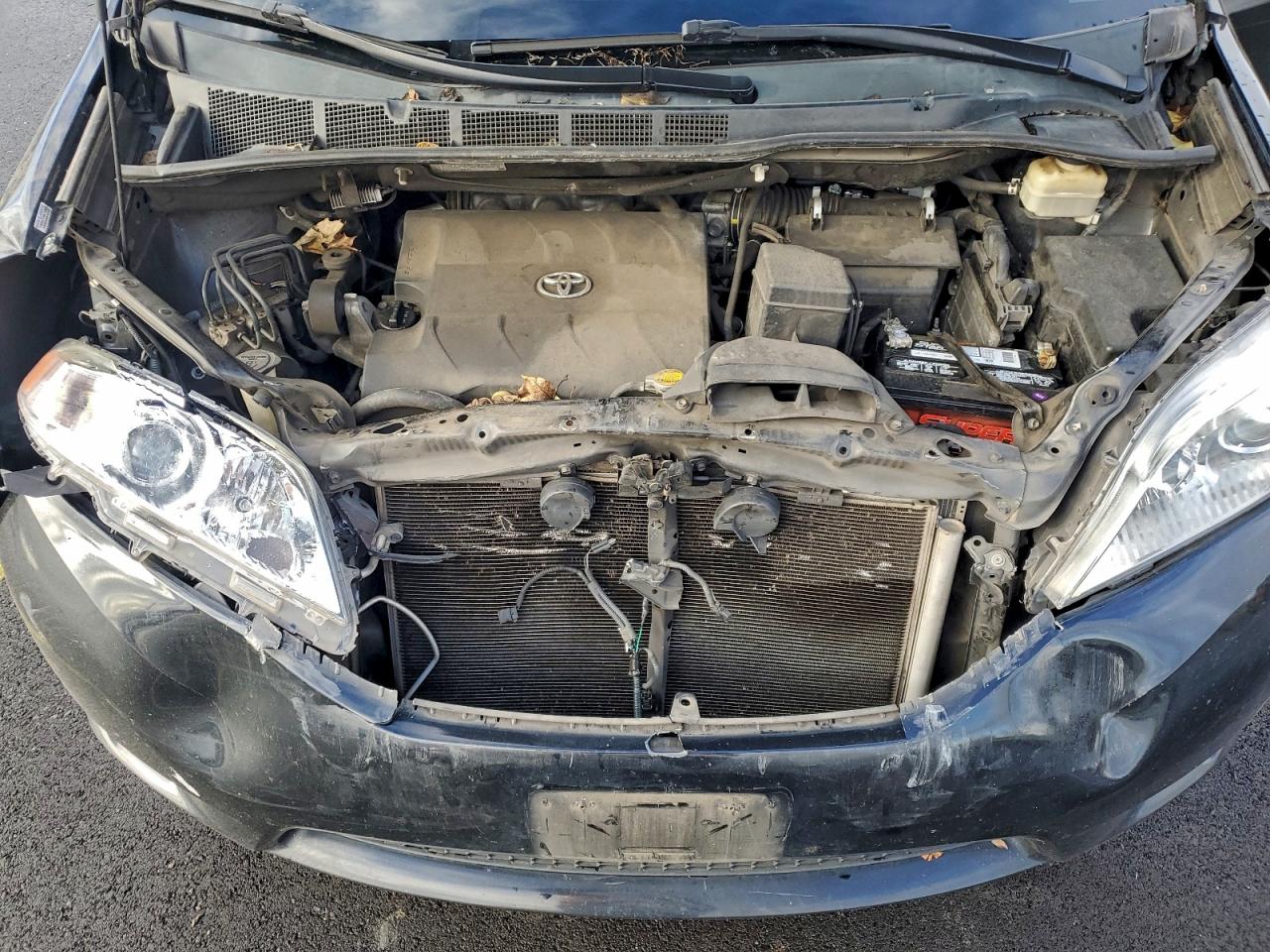 2015 TOYOTA SIENNA LE photo 12
