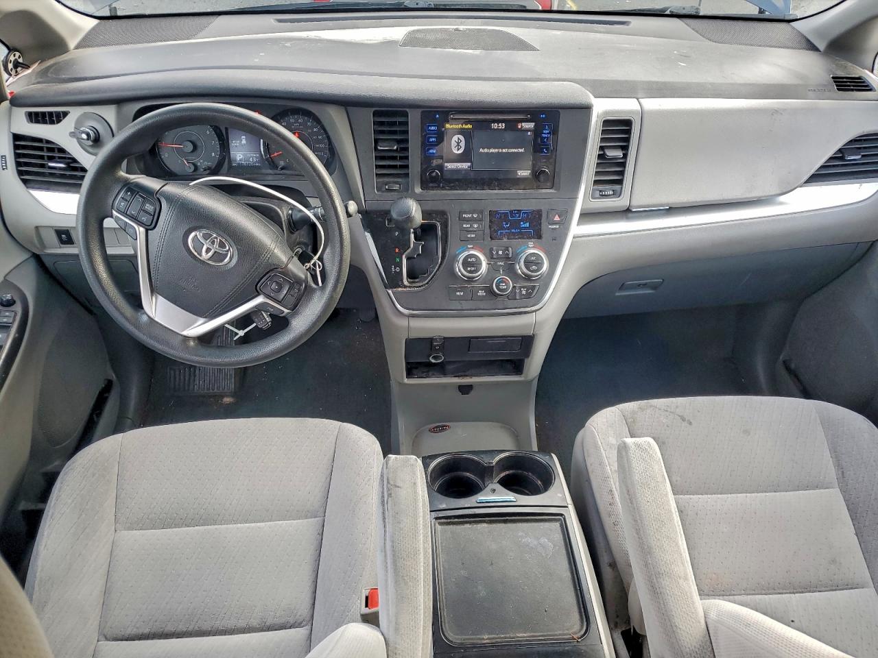 2015 TOYOTA SIENNA LE photo 8