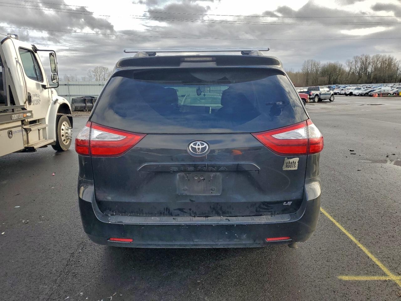2015 TOYOTA SIENNA LE photo 6