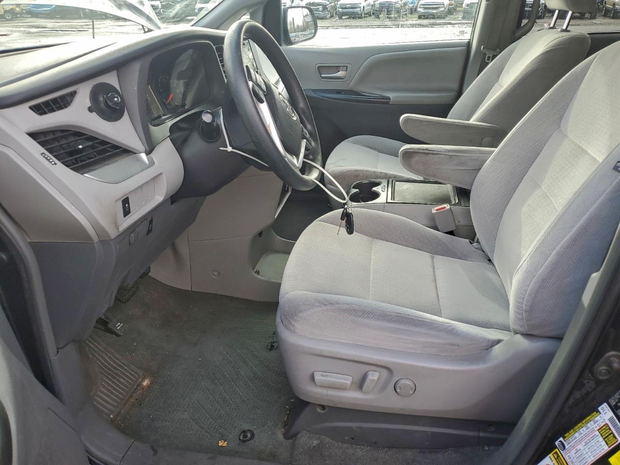 2015 TOYOTA SIENNA LE photo 7