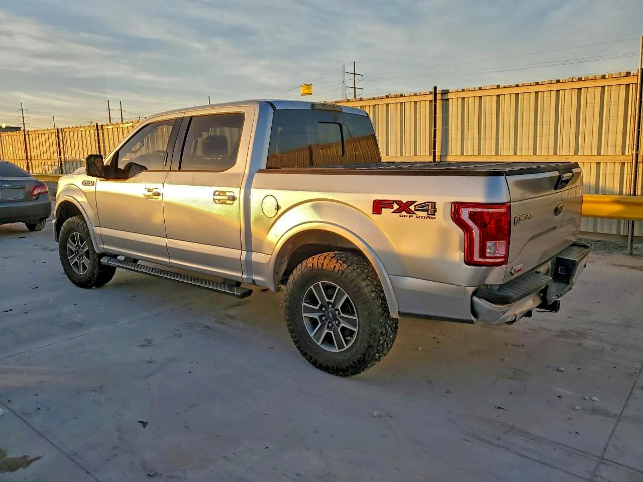 2015 FORD F150 SUPERCREW photo 2