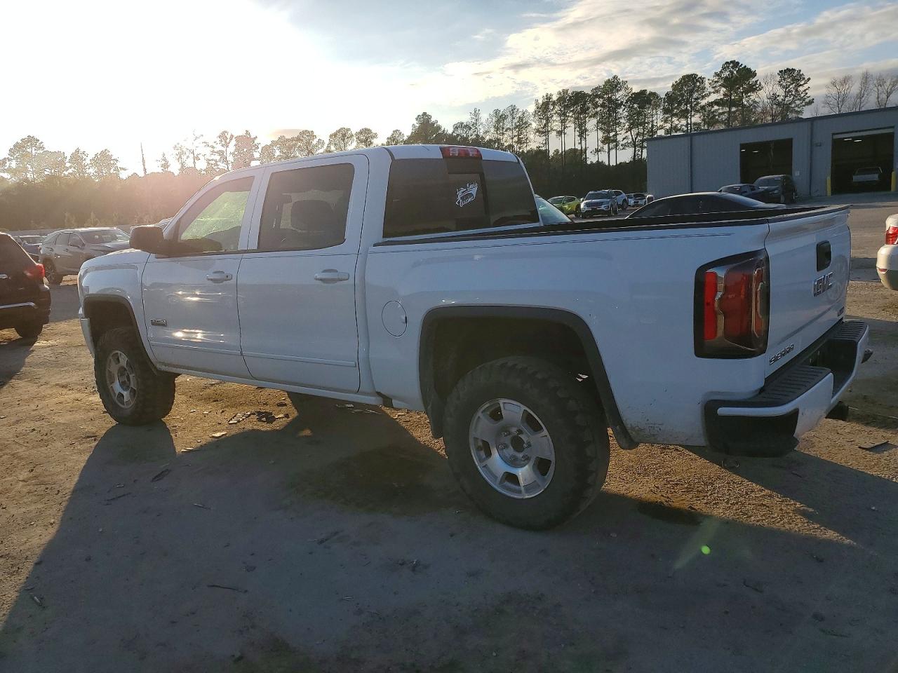 2017 GMC SIERRA K1500 SLT photo 2