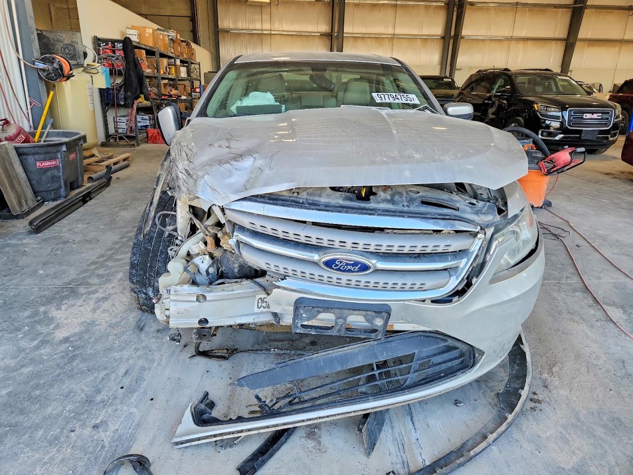 2011 FORD TAURUS SEL photo 5