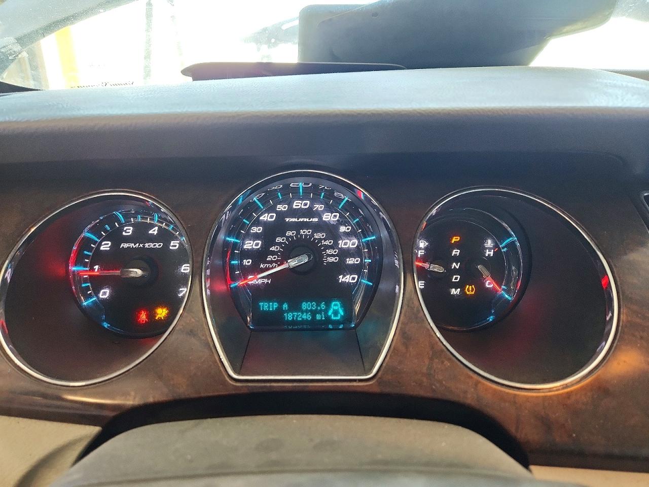 2011 FORD TAURUS SEL photo 9