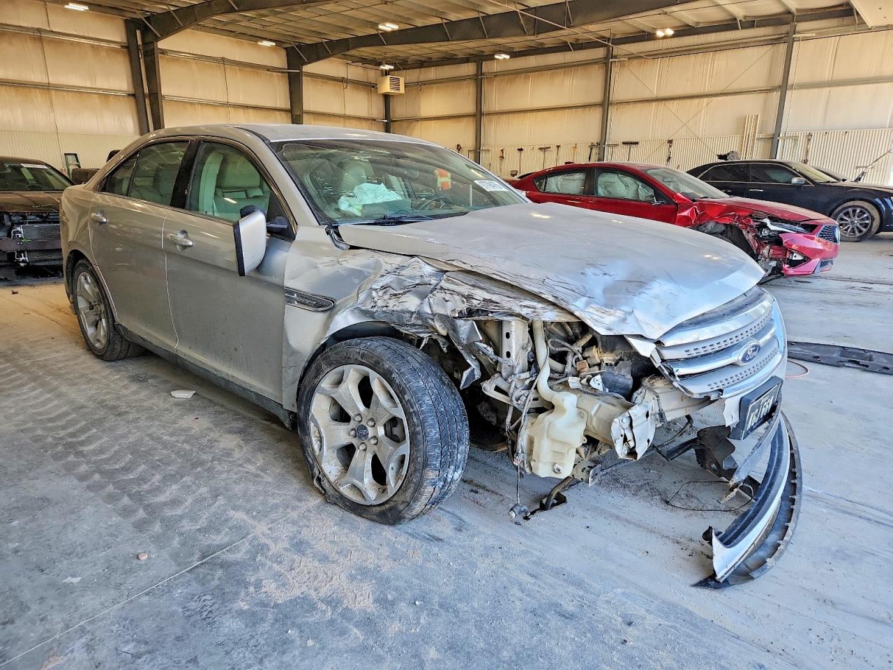2011 FORD TAURUS SEL photo 4