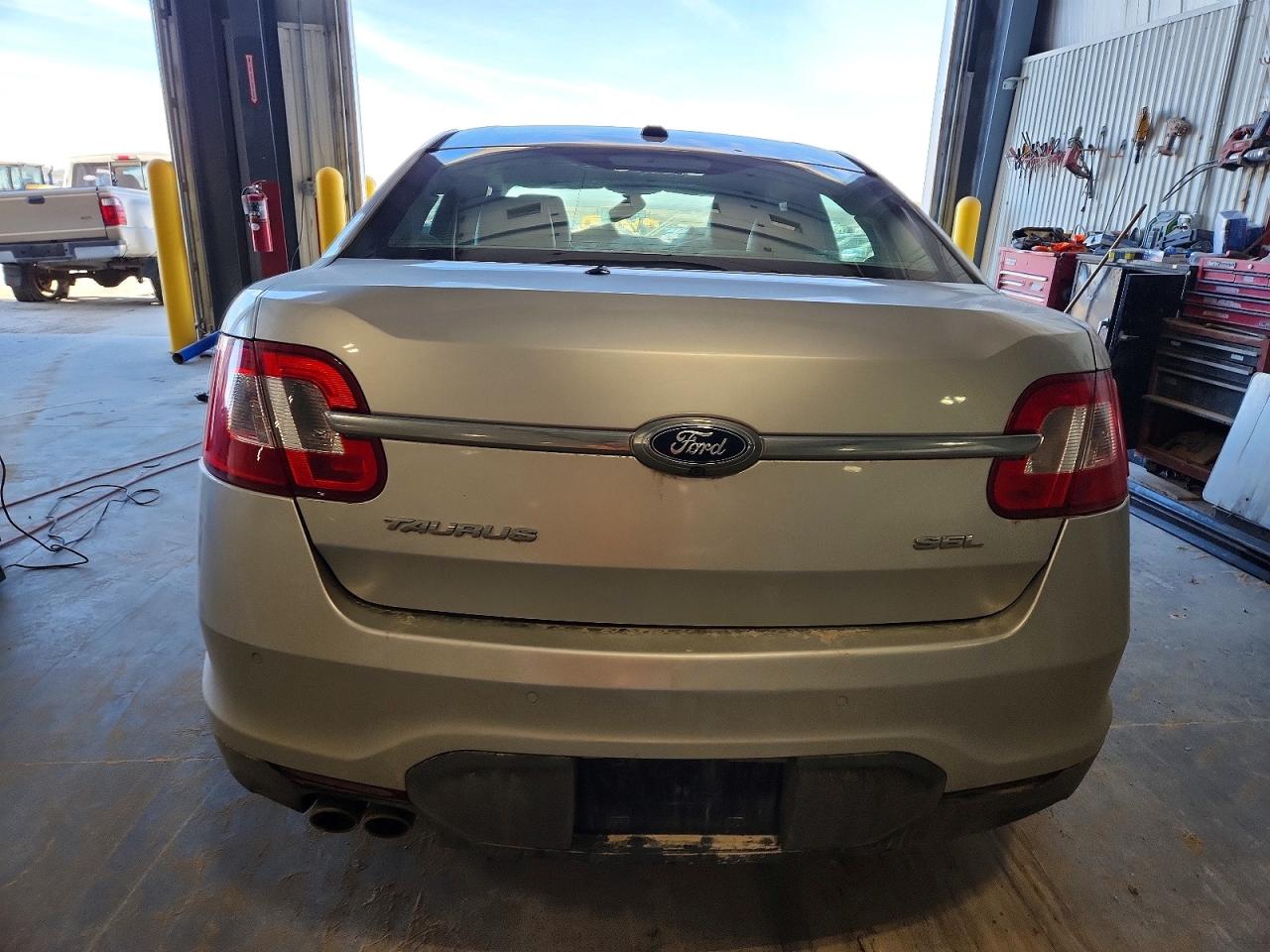 2011 FORD TAURUS SEL photo 6