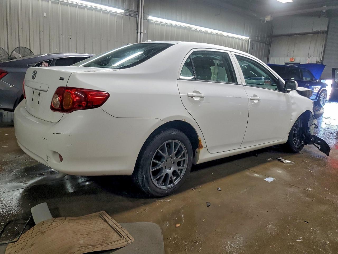 2010 TOYOTA COROLLA LE photo 5