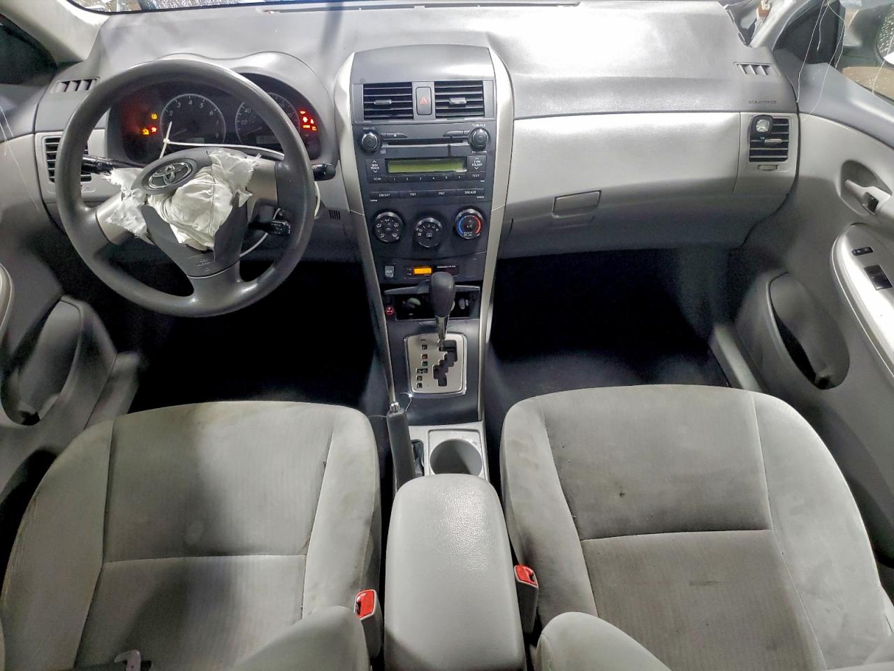 2010 TOYOTA COROLLA LE photo 15