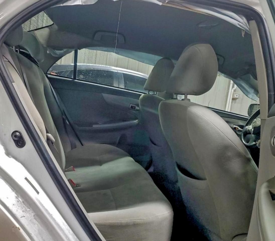 2010 TOYOTA COROLLA LE photo 19
