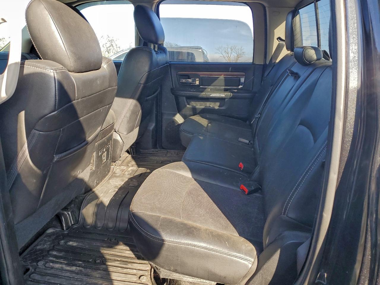 2016 RAM 1500 LARAMIE photo 19