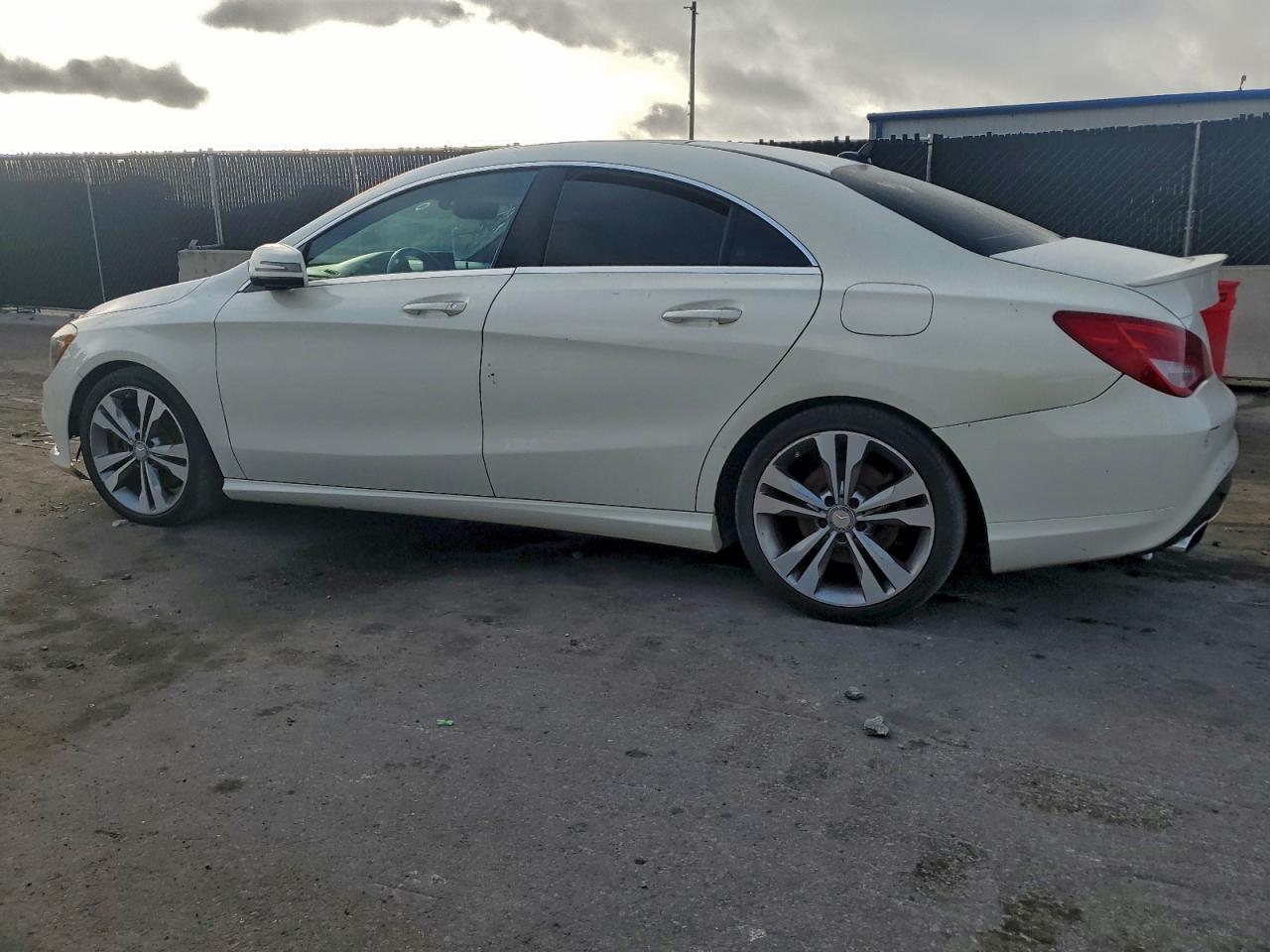 2016 MERCEDES-BENZ CLA 250 photo 3