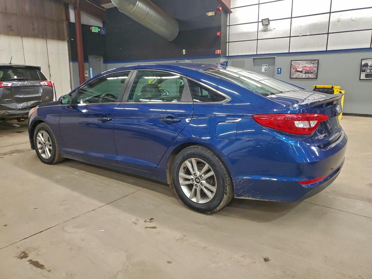 2015 HYUNDAI SONATA SE photo 2