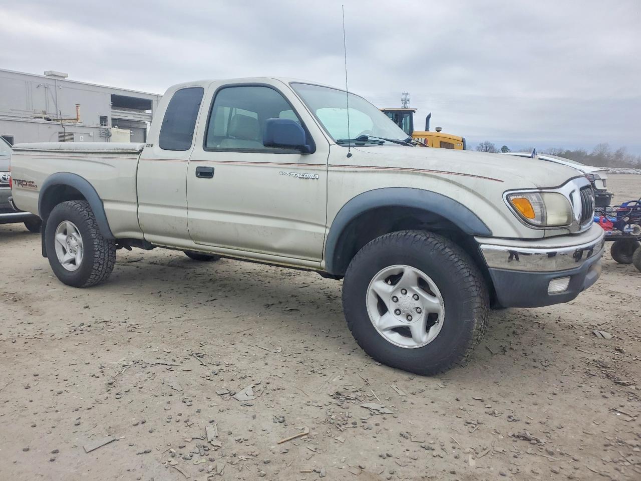 2004 TOYOTA TACOMA XTRACAB photo 4