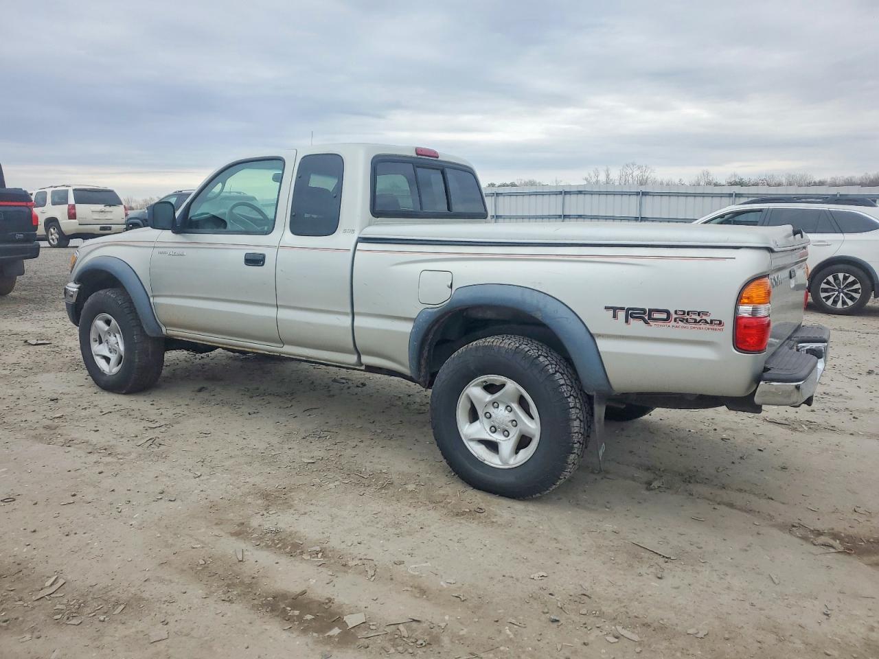 2004 TOYOTA TACOMA XTRACAB photo 2