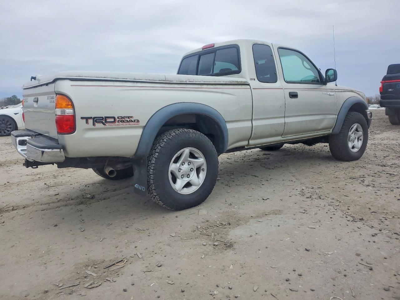 2004 TOYOTA TACOMA XTRACAB photo 3