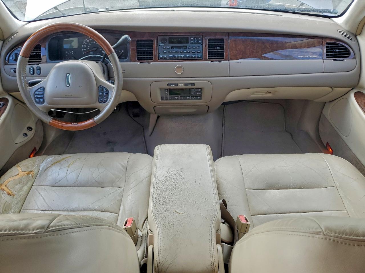 2001 LINCOLN TOWN CAR SIGNATURE photo 8