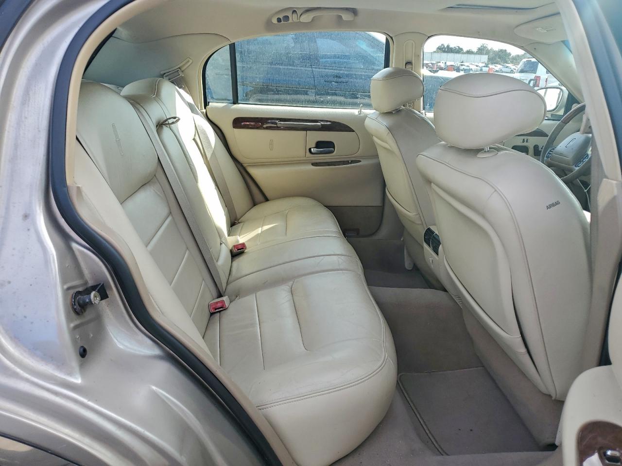 2001 LINCOLN TOWN CAR SIGNATURE photo 10
