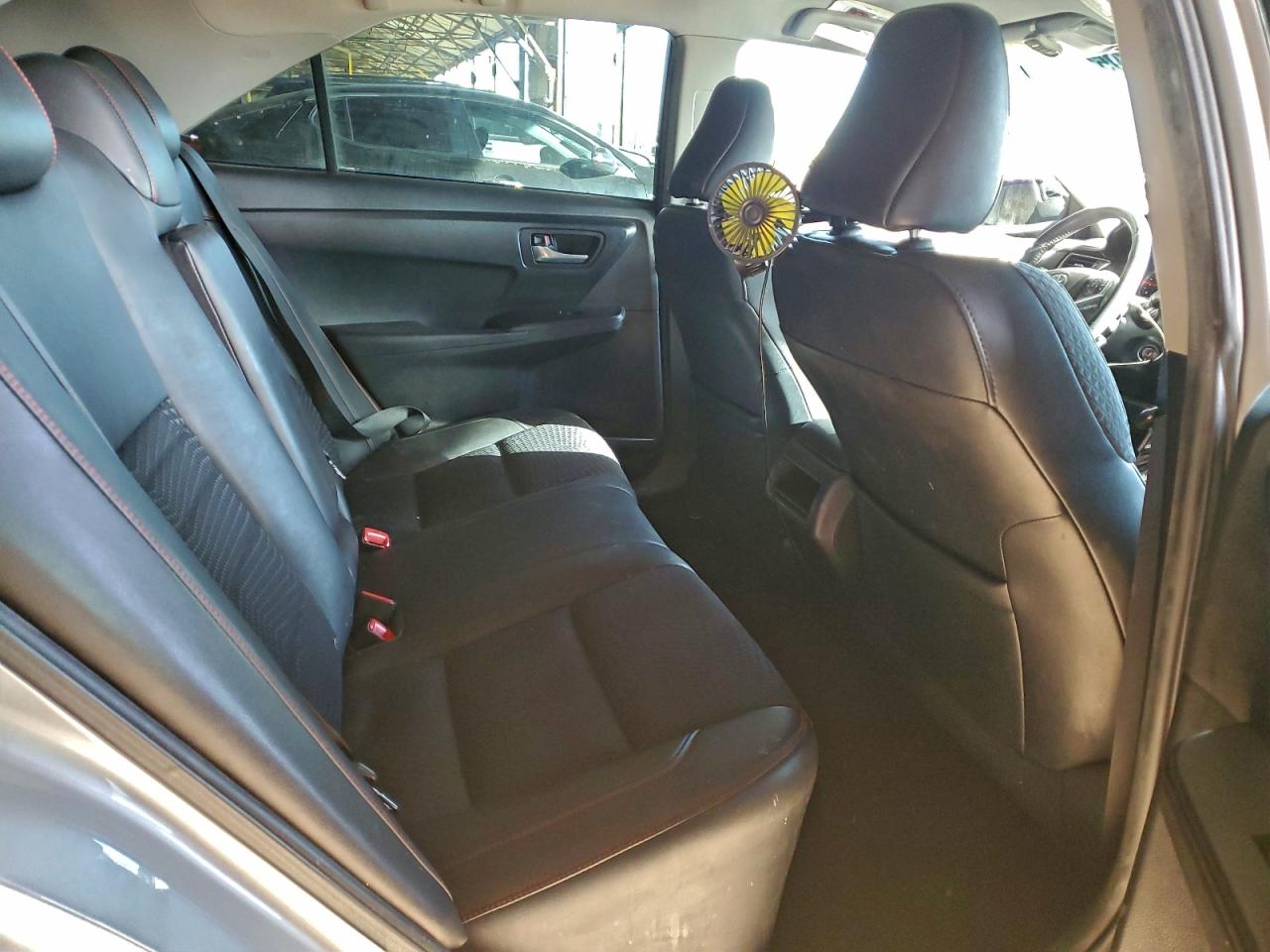 2015 TOYOTA CAMRY LE photo 28