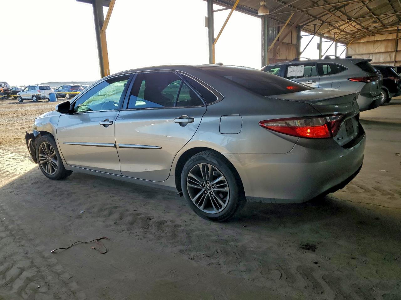 2015 TOYOTA CAMRY LE photo 4